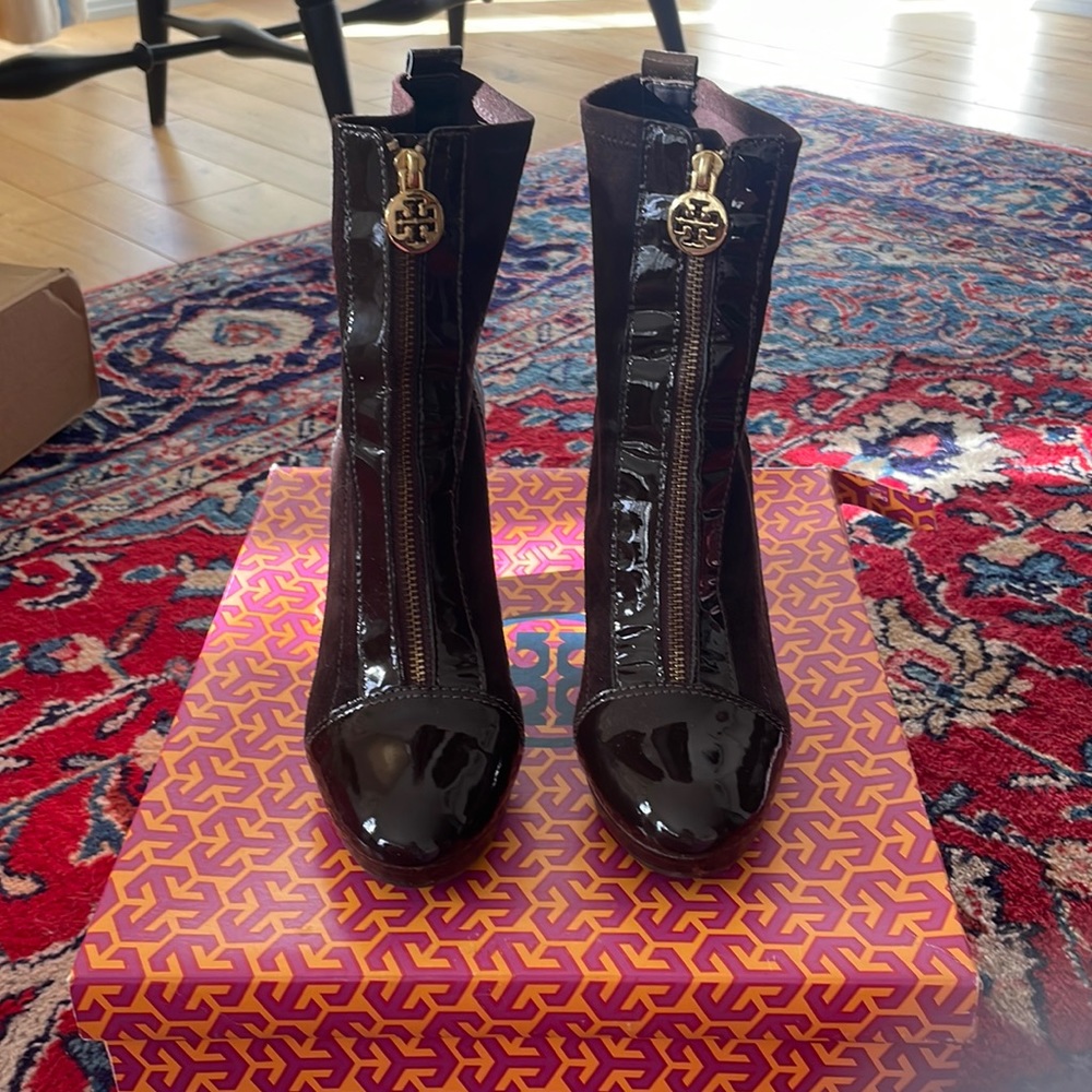 Tory Burch Danielle suede Boot in Coconut size 8.5 women’s